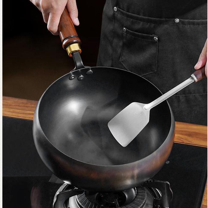 Classic Hand-Forged Skillet With Wooden Handle