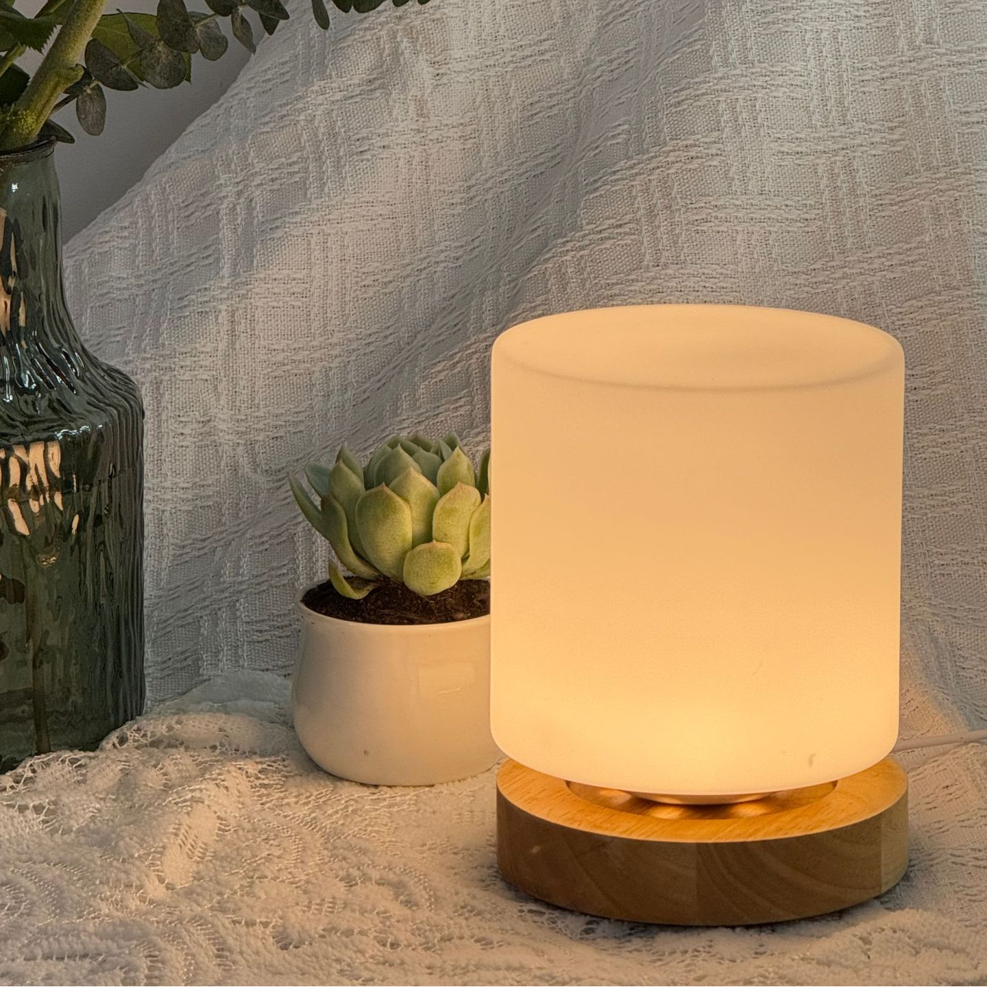 Elegant Table Lamp With Glass Design