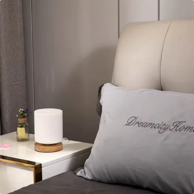 Elegant Table Lamp With Glass Design