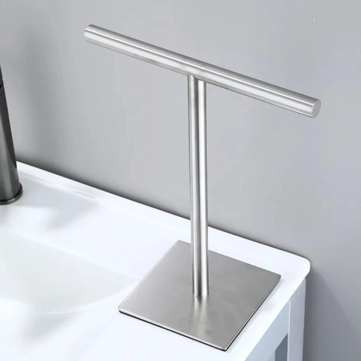 Freestanding Hand Towel Rack With Metal