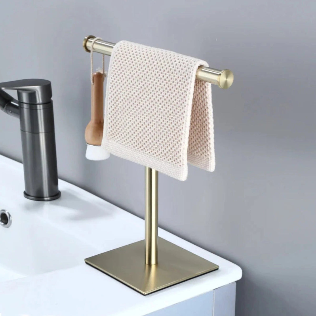 Freestanding Hand Towel Rack With Metal