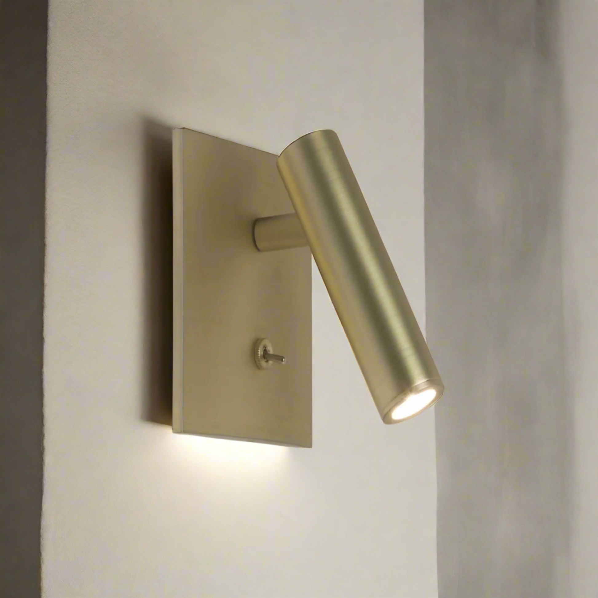 Minimalist Adjustable Wall Sconce With Knob Switch