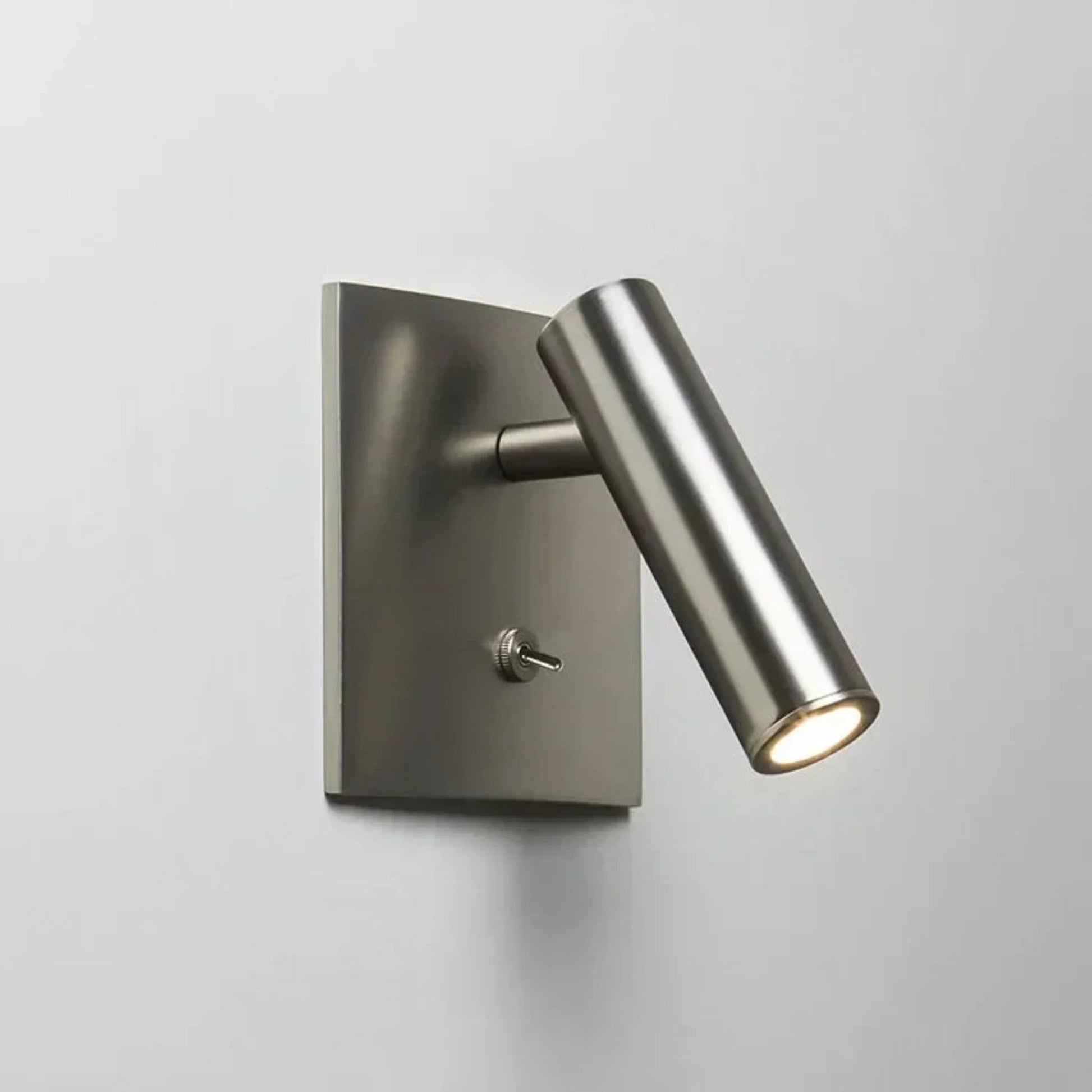 Minimalist Adjustable Wall Sconce With Knob Switch