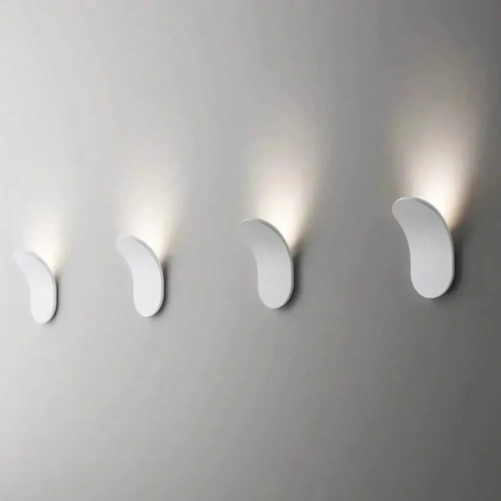 Minimalist Wall Lamp With Brushed Finish