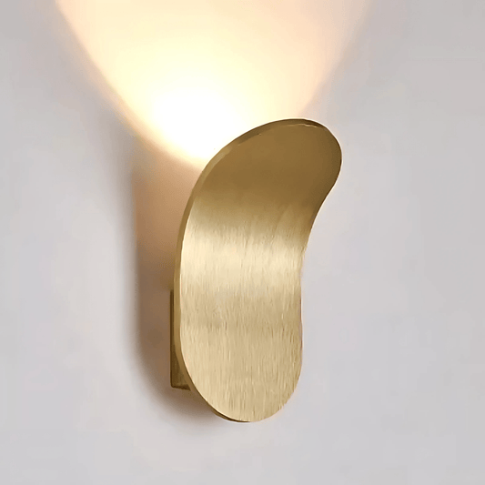 Minimalist Wall Lamp With Brushed Finish