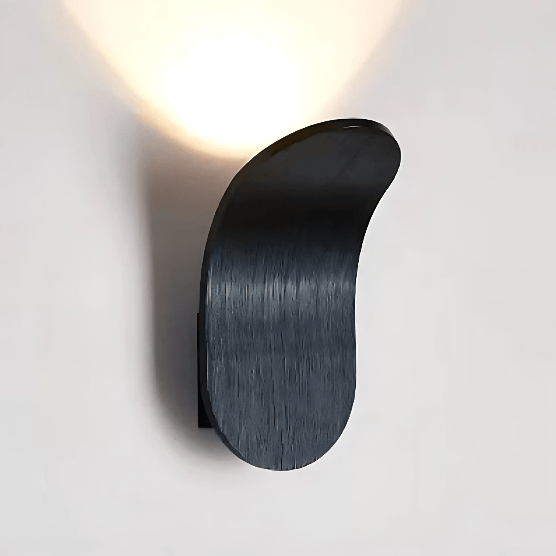 Minimalist Wall Lamp With Brushed Finish
