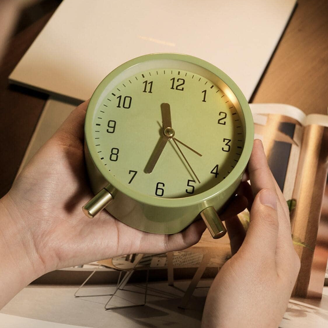 Silent Sweep Desk Clock