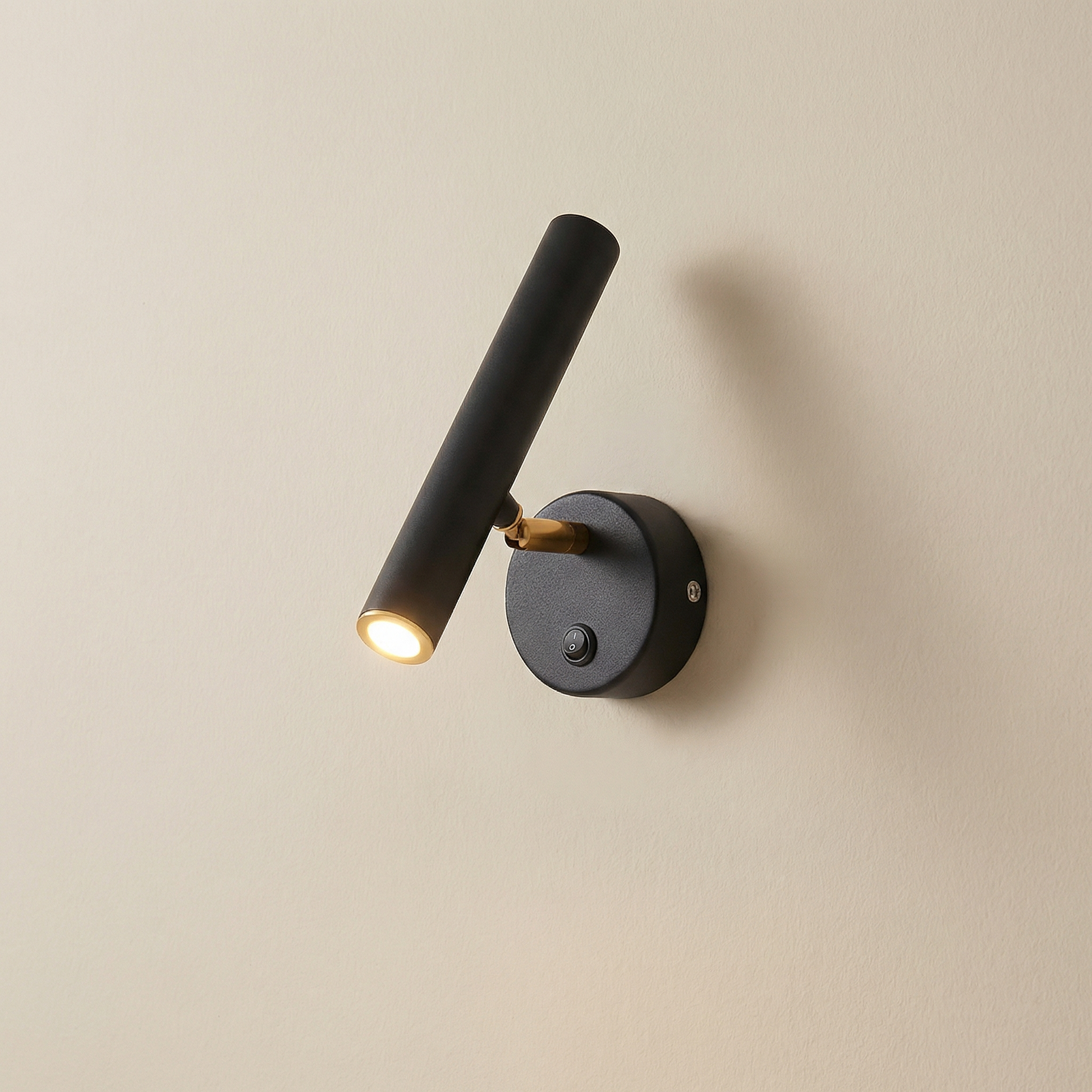 Slender Adjustable Wall Lamp