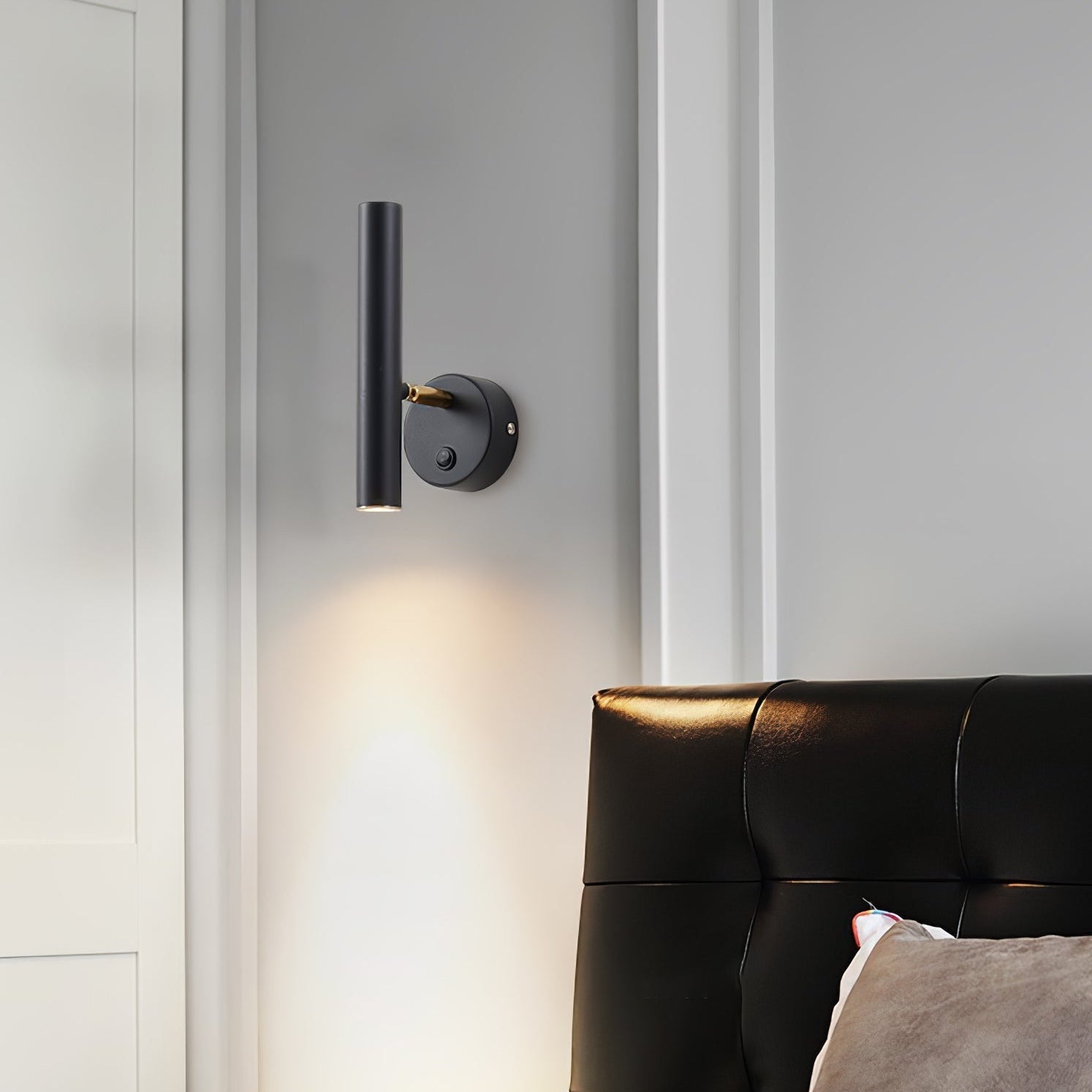 Slender Adjustable Wall Lamp