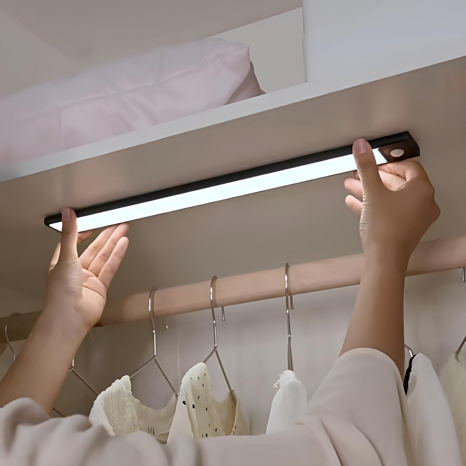 Slim Wireless Night Light With Motion Sensor